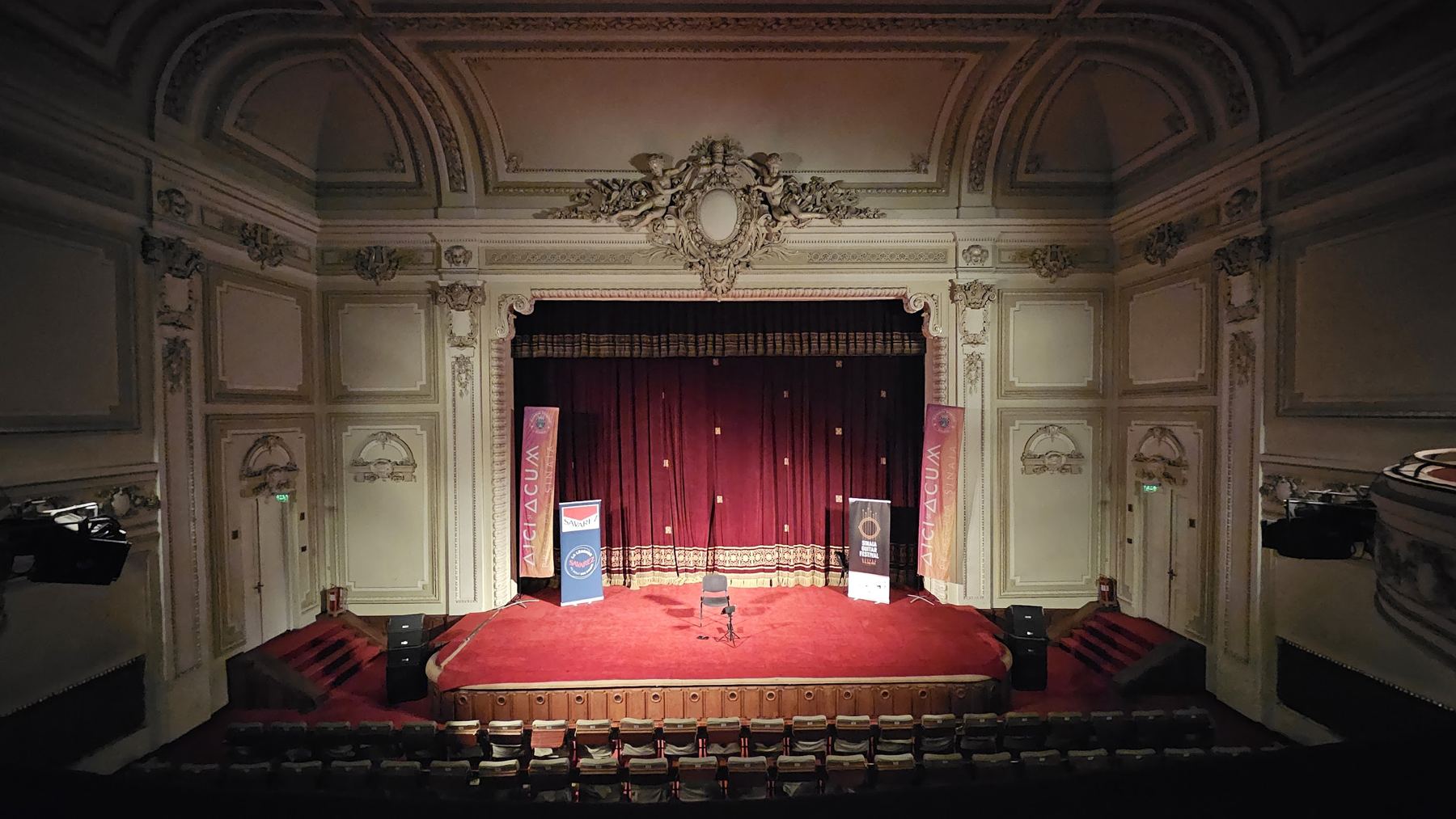 Der Theatersaal des Casino Sinaia, vorbereitet für ein Gitarrenkonzert